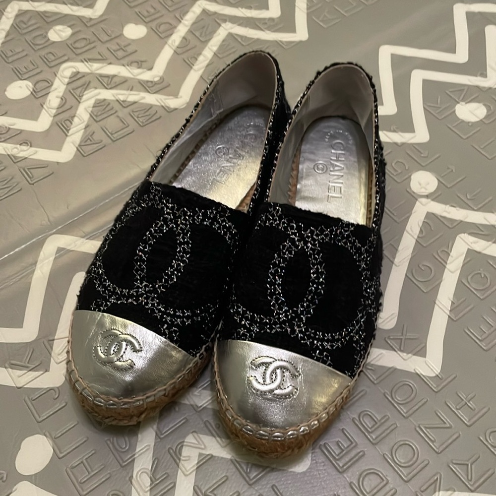 Chanel espadrilles with a metallic cap-toe and logo design 38